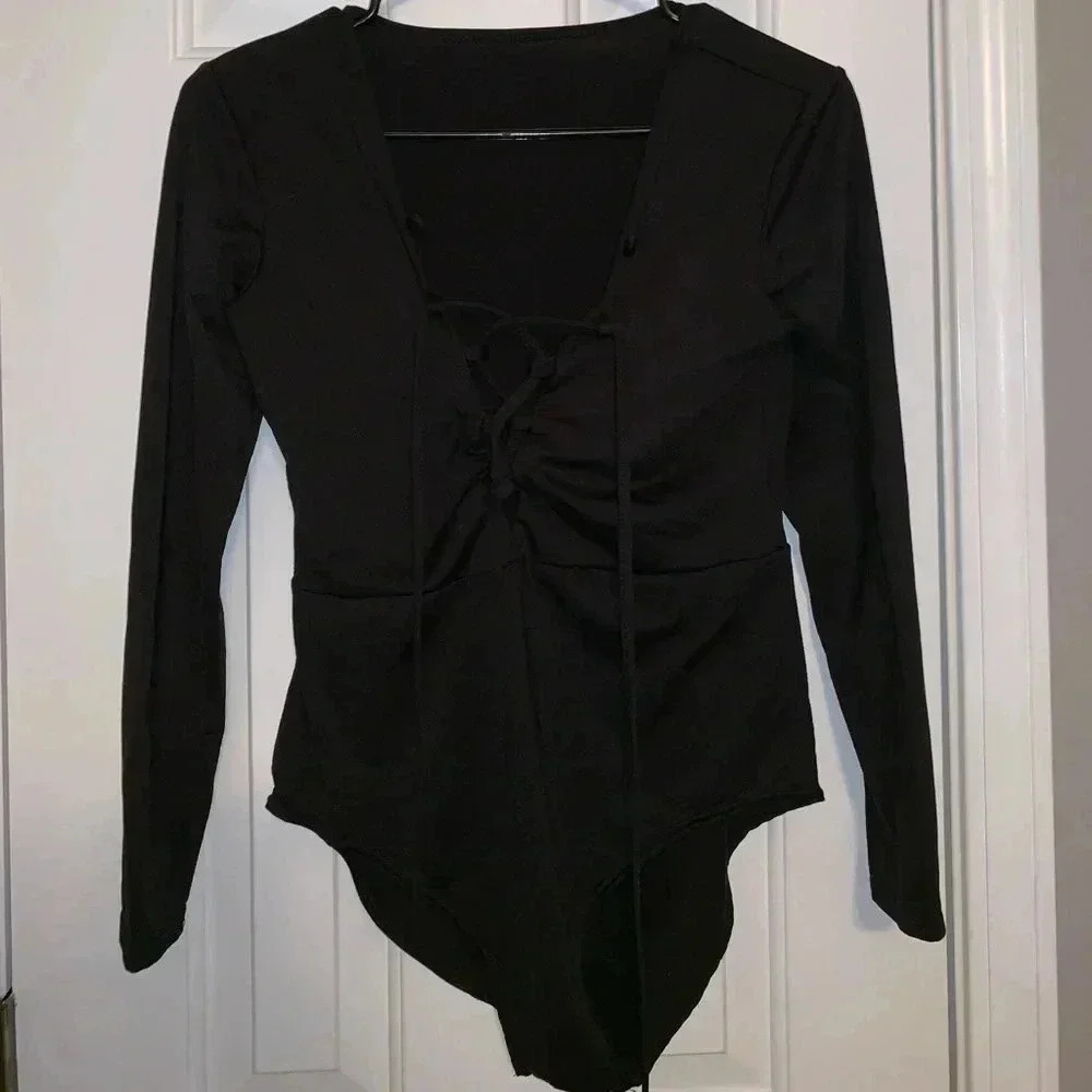🧾 Black Lace Up Bodysuit